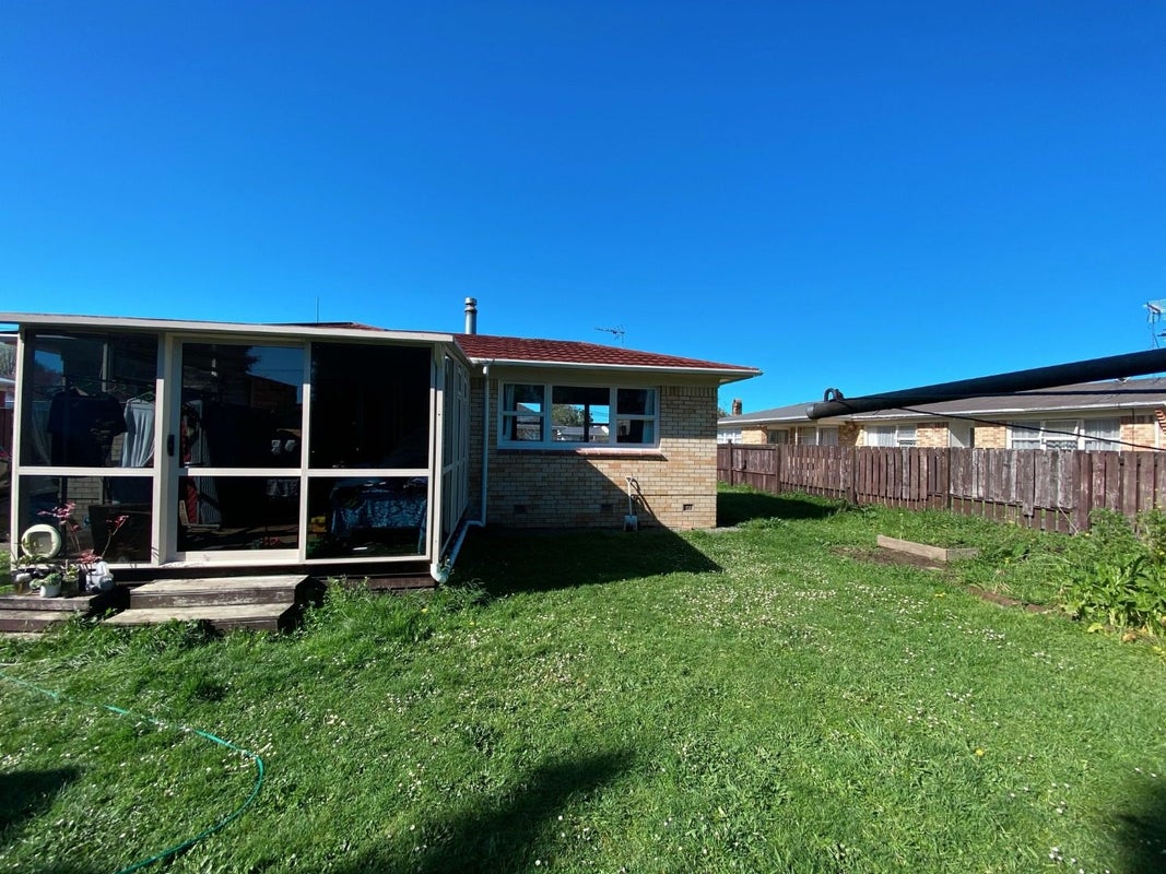 143 Galloway Street, Hamilton East, Hamilton - Carousel 12