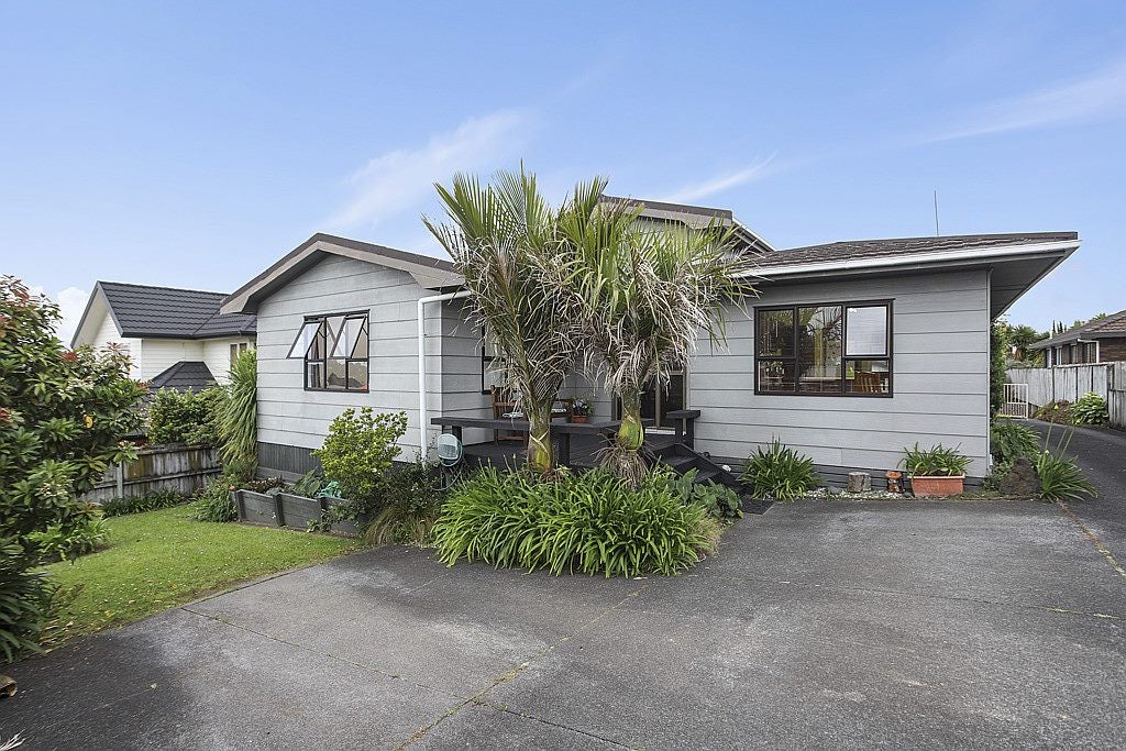 21 Elliot Street, Howick, Auckland - Carousel 1