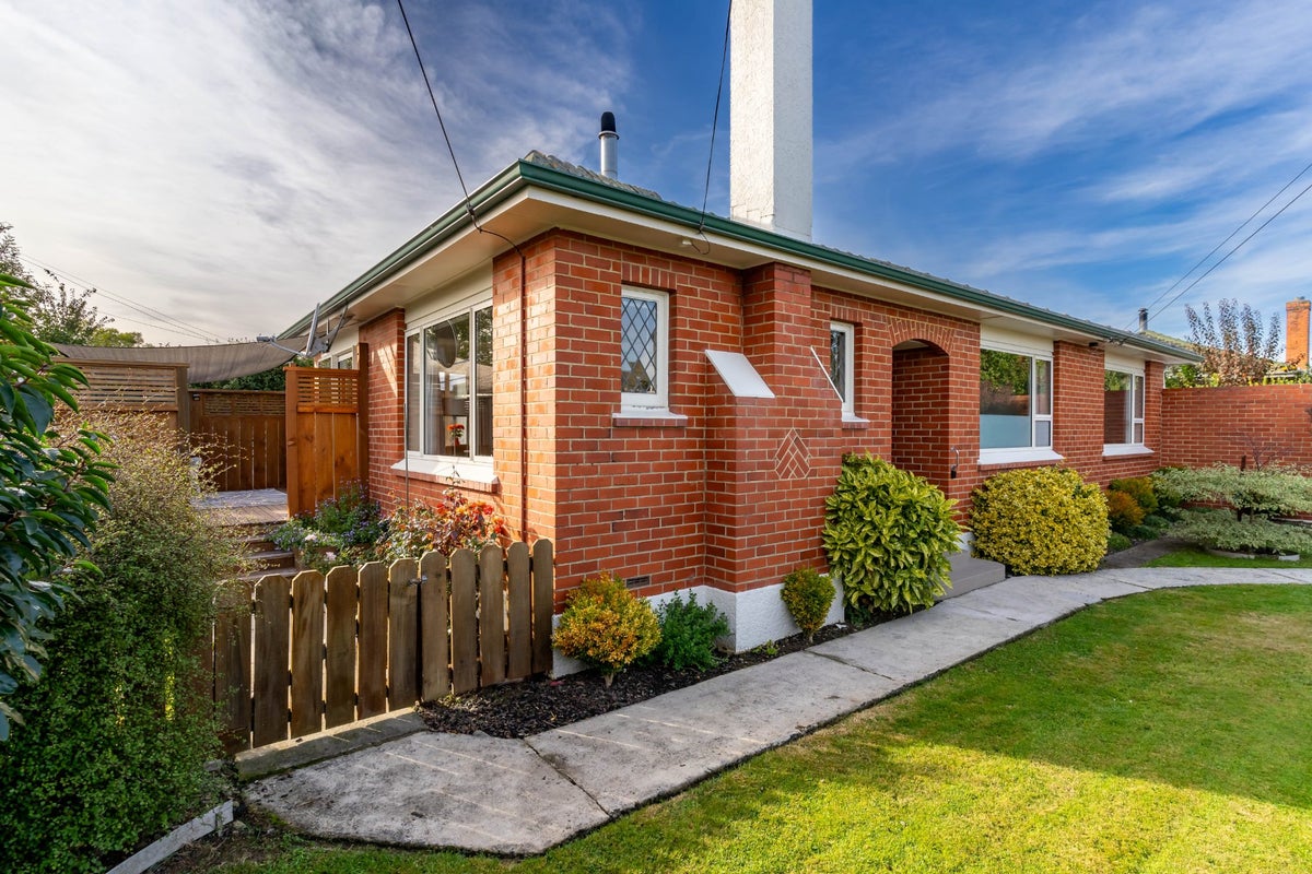 58 Forfar Street, Clyde Hill, Dunedin - Carousel 1