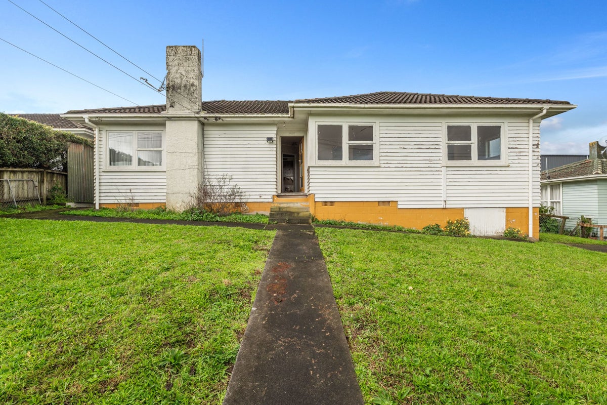 37 Featherston Crescent, Otara, Auckland - Carousel 1