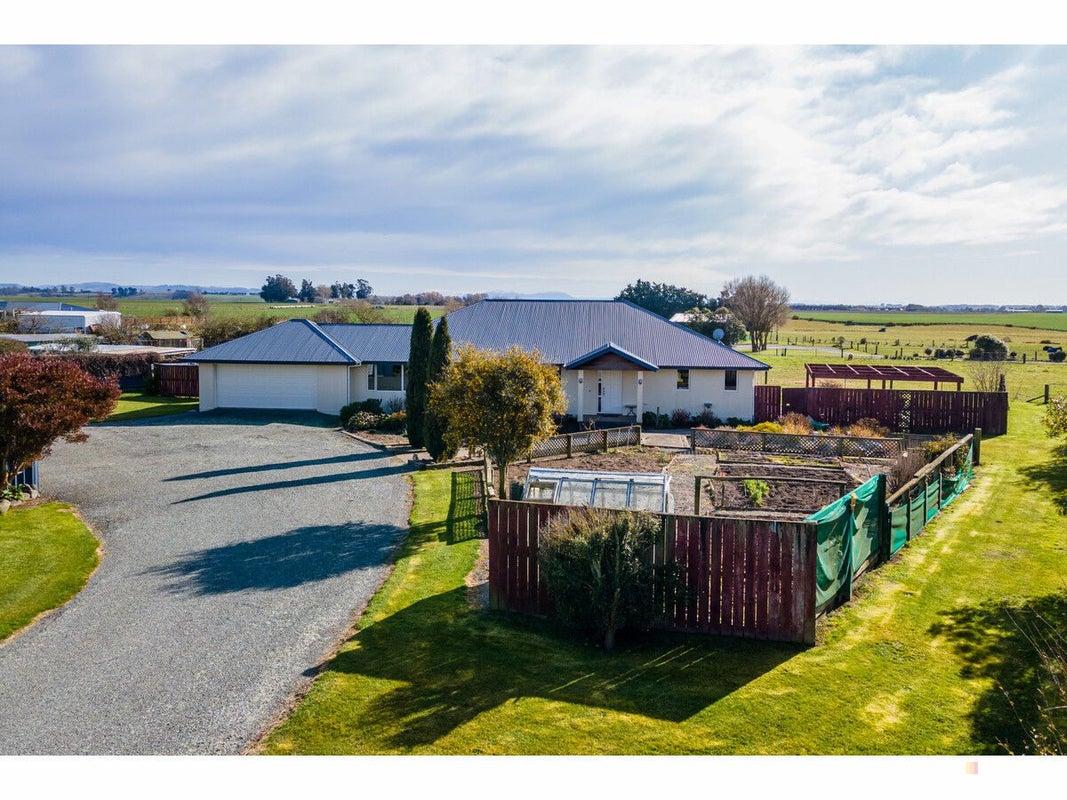 37 Blue Cliffs Road, St Andrews - Carousel 2