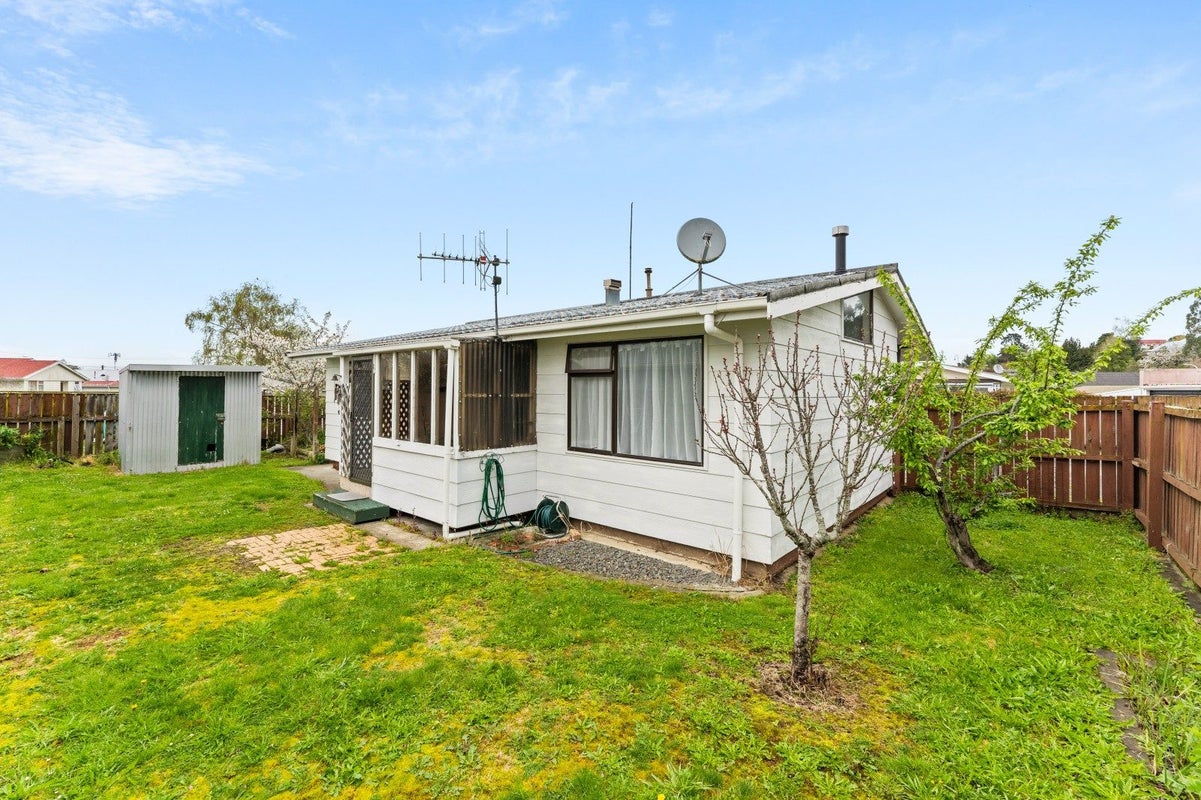 5 Fraser Place, Aramoho, Whanganui - Carousel 12
