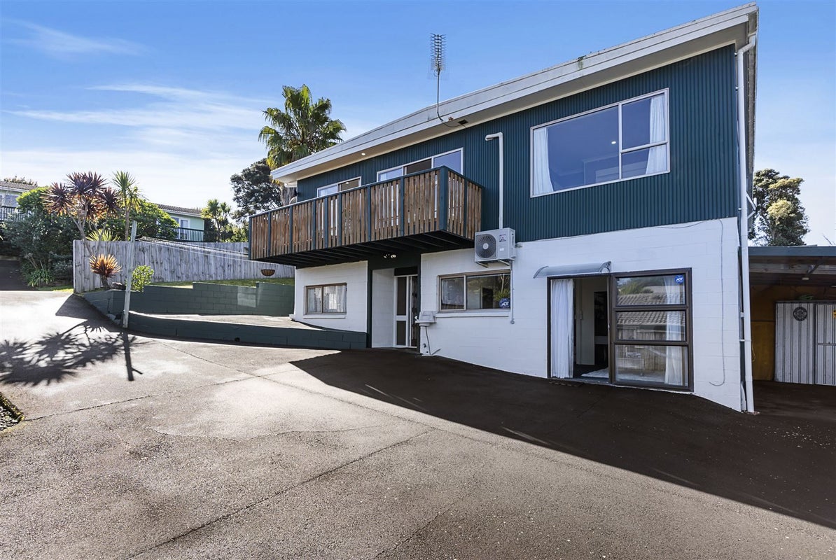 1/2 Finn Place, Totara Vale, Auckland - Carousel 1