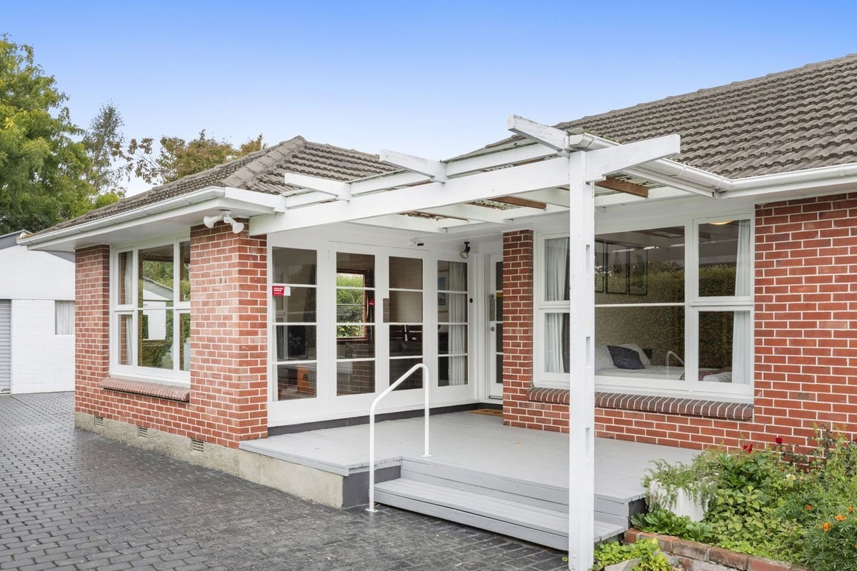 32 Flower Street, Bryndwr, Christchurch - Carousel 2