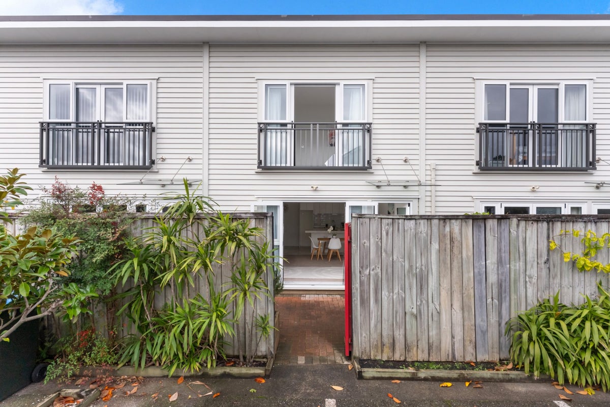 37/99 Mays Road, Te Papapa, Auckland - Carousel 1