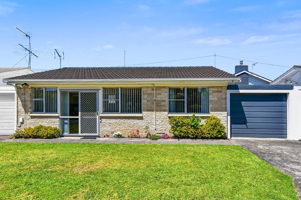 2/42 Halsey Road, Manurewa, Auckland - Carousel 1