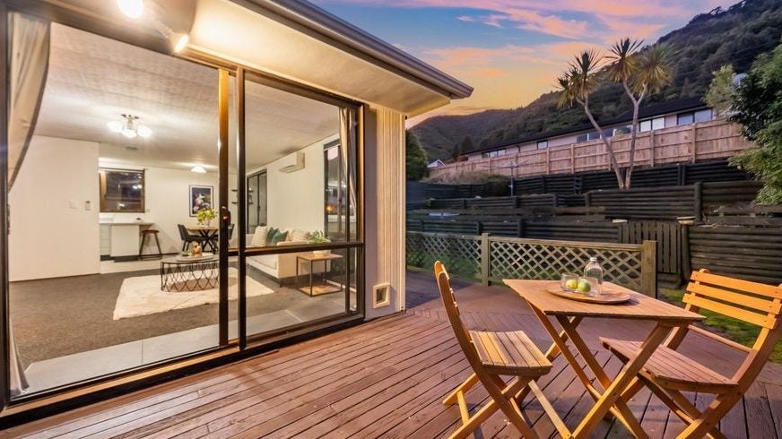 33 Hartford Crescent, Totara Park, Upper Hutt - Carousel 1