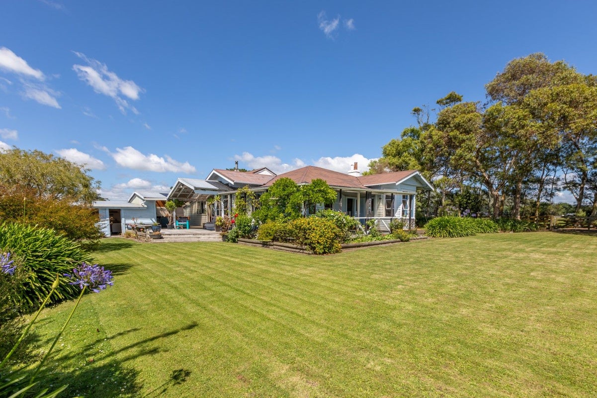 84 Beach Road, Porangahau - Carousel 1
