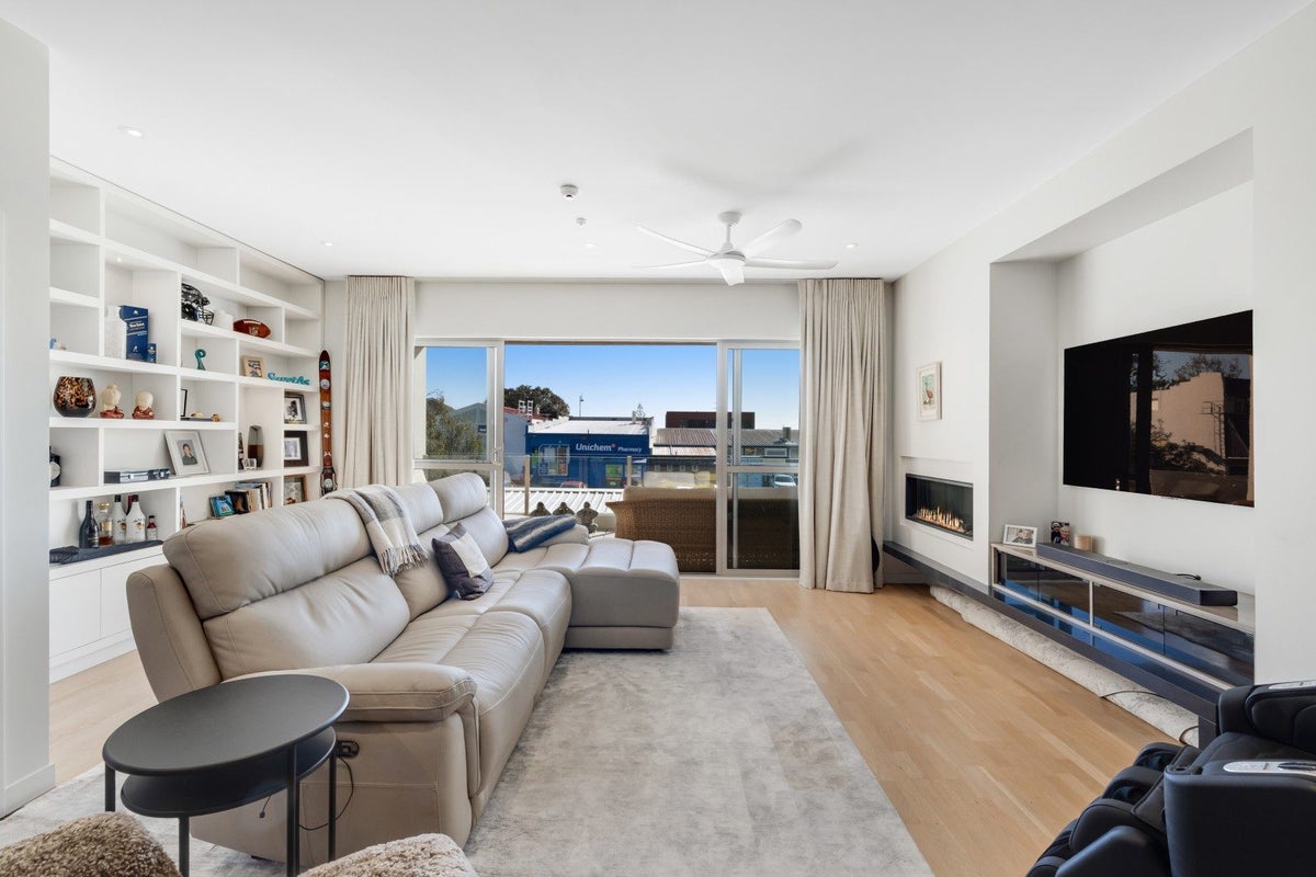 215/24 Wellington Street, Howick, Auckland - Carousel 1