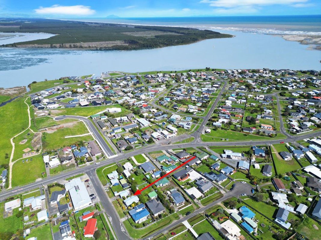 4 Queen Street, Foxton Beach, Foxton - Carousel 2