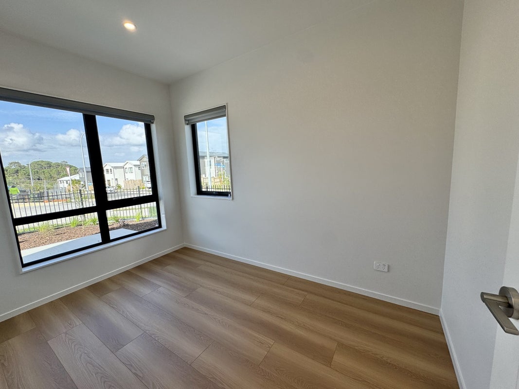 36 Eighth View Avenue, Beachlands, Auckland - Carousel 2