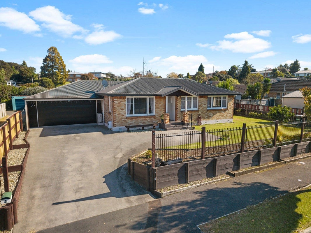 2 Michael Avenue, Dinsdale, Hamilton, Waikato - Carousel 1