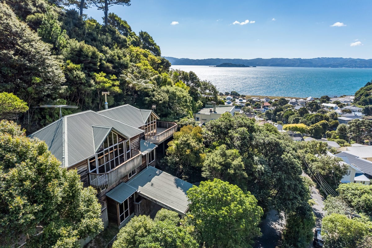 19 Marama Terrace, Eastbourne, Lower Hutt - Carousel 2