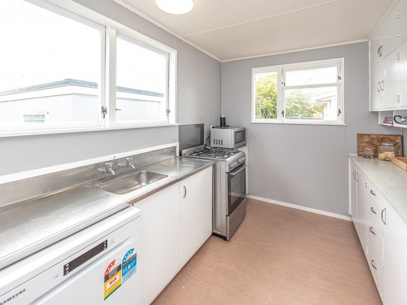 23 Hackett Street, Whanganui East, Whanganui - Carousel 2