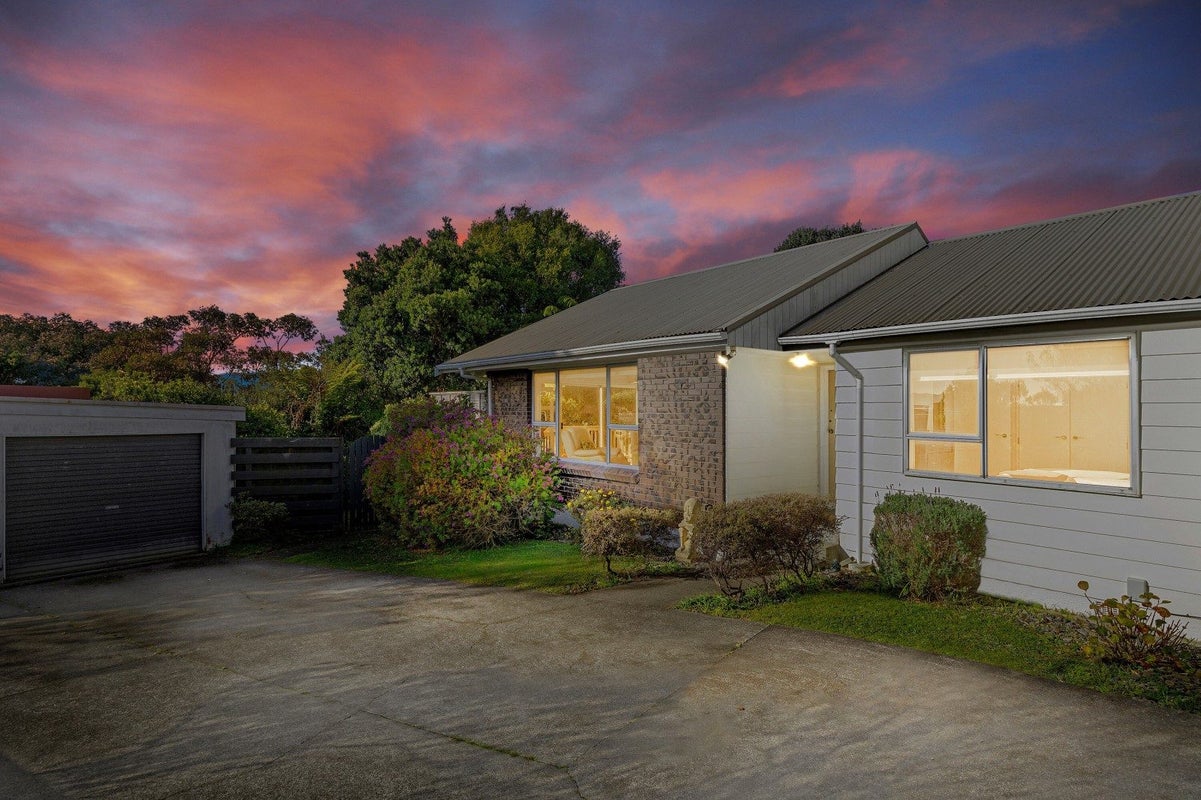 19B Hicks Close, Whitby, Porirua - Carousel 1