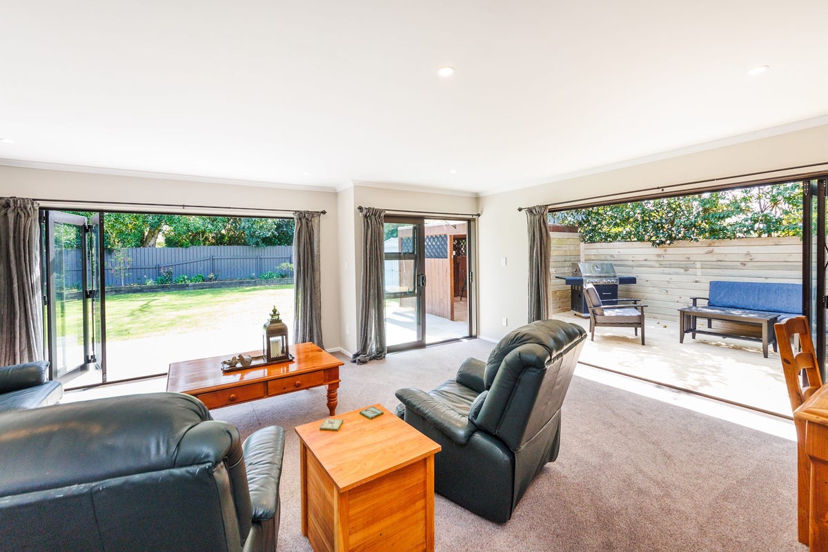 15 Ashburn Lane, Awapuni, Palmerston North - Carousel 2