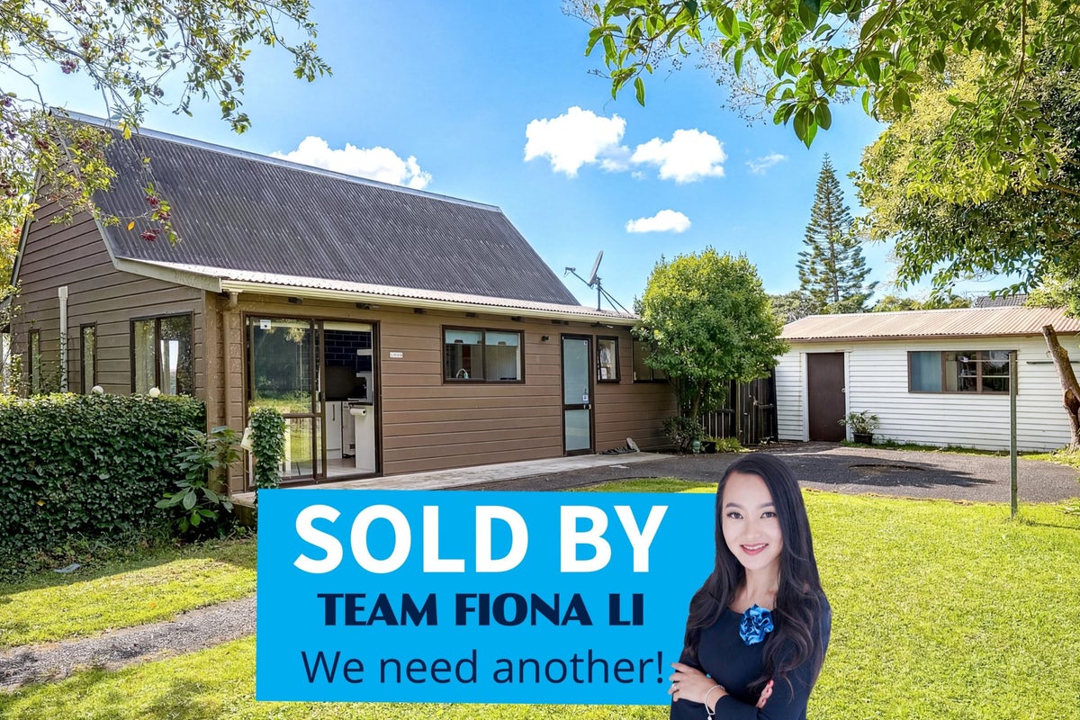 2 Raelene Place, Massey, Auckland - Carousel 1