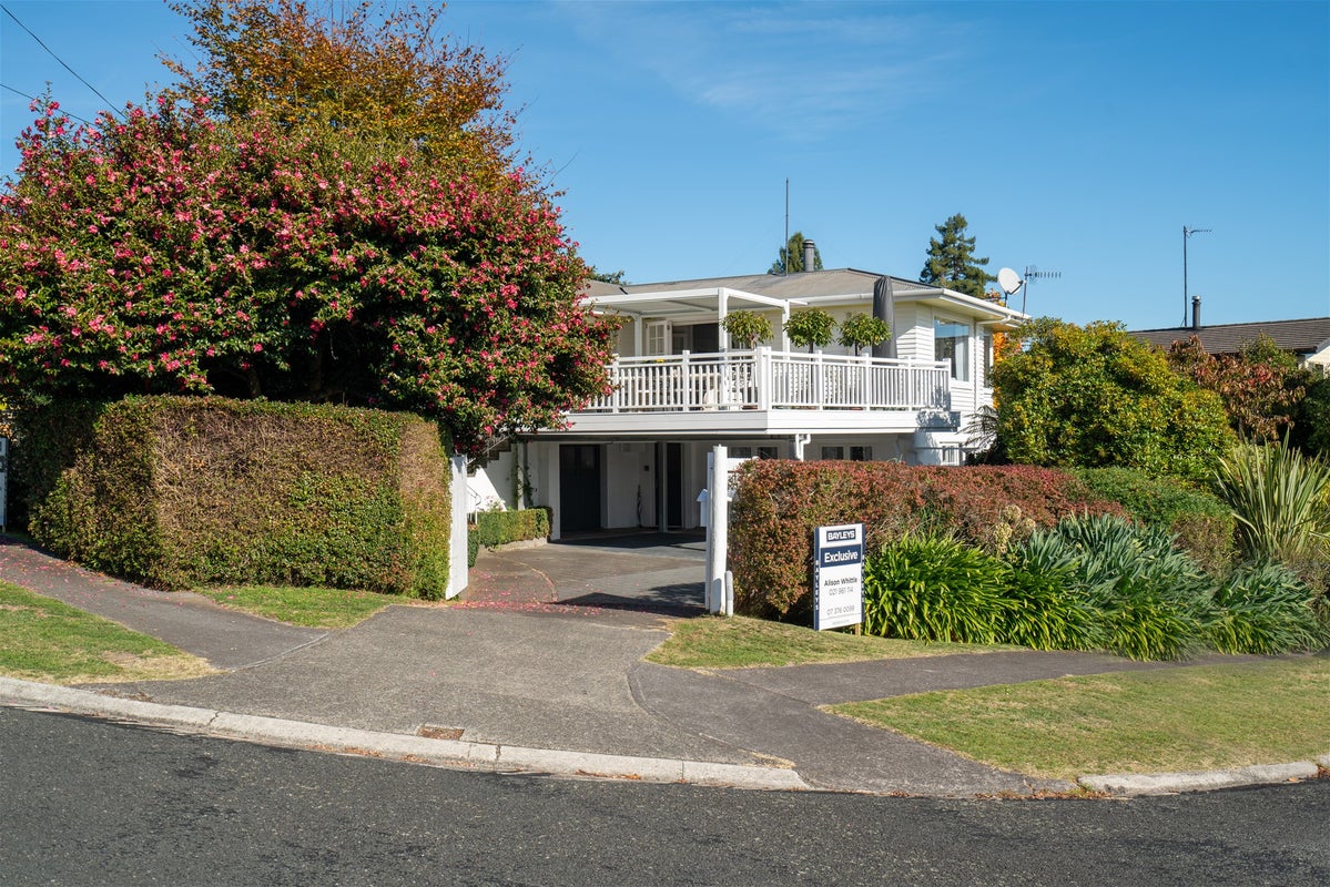 17 Chesham Avenue, Waipahihi, Taupo - Carousel 1