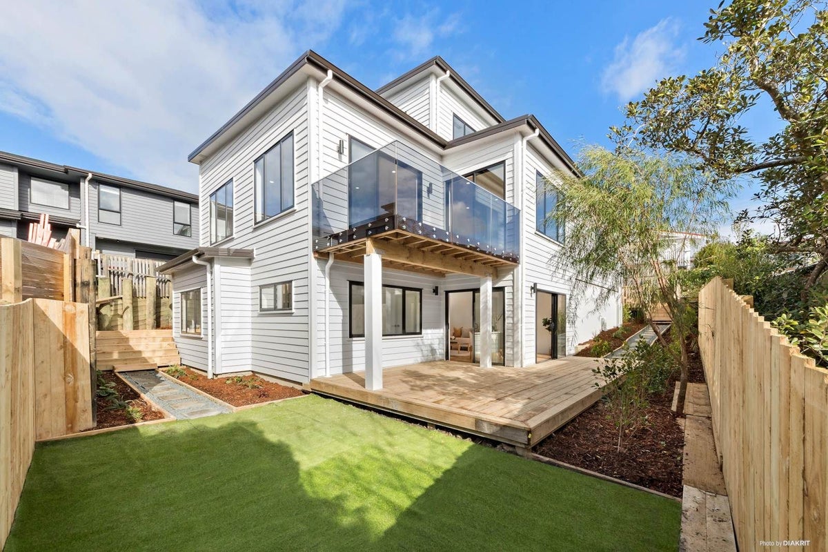 3A Clematis Avenue, Murrays Bay, Auckland - Carousel 1