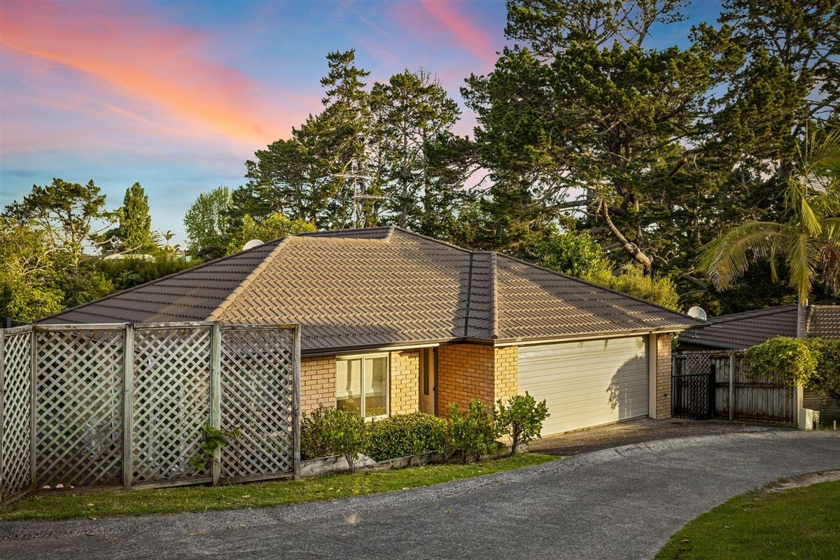 31 Quincey Place, Massey, Auckland - Carousel 2
