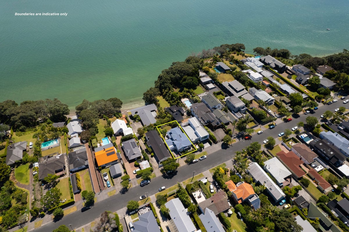 22 Harbour View Road, Point Chevalier, Auckland - Carousel 1