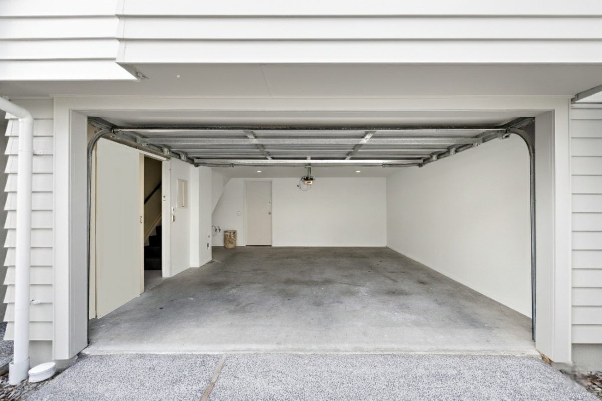 50/21 Hunters Park Drive, Three Kings, Auckland - Carousel 18