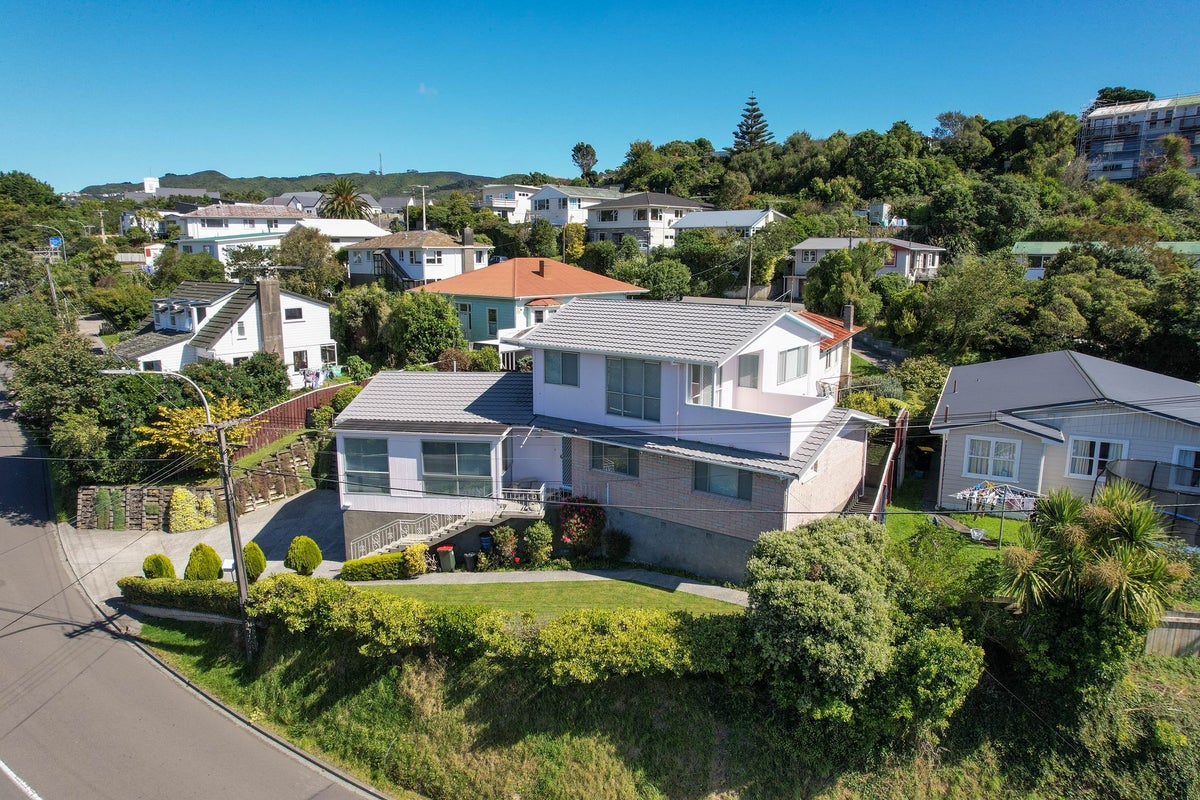 43 Middleton Road, Johnsonville, Wellington - Carousel 1