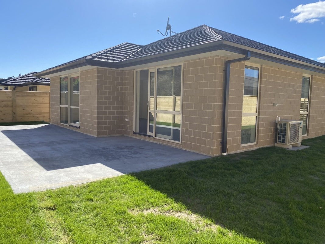 38 Martingale Drive, Whitby, Porirua - Carousel 14