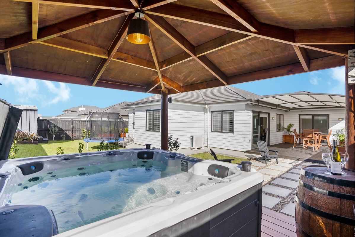 28 Paso Fino Crescent, Karaka, Papakura - Carousel 1
