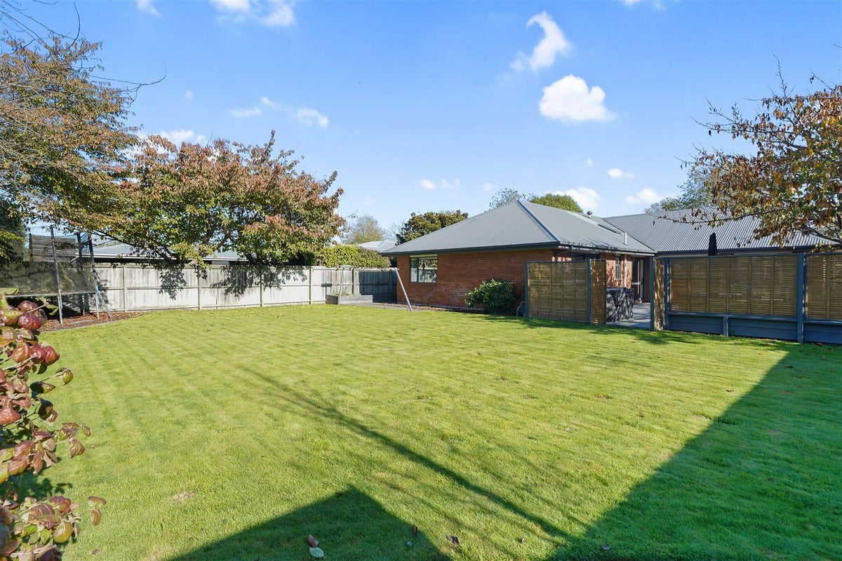 16 Riverwood Boulevard, Redwood, Christchurch - Carousel 19