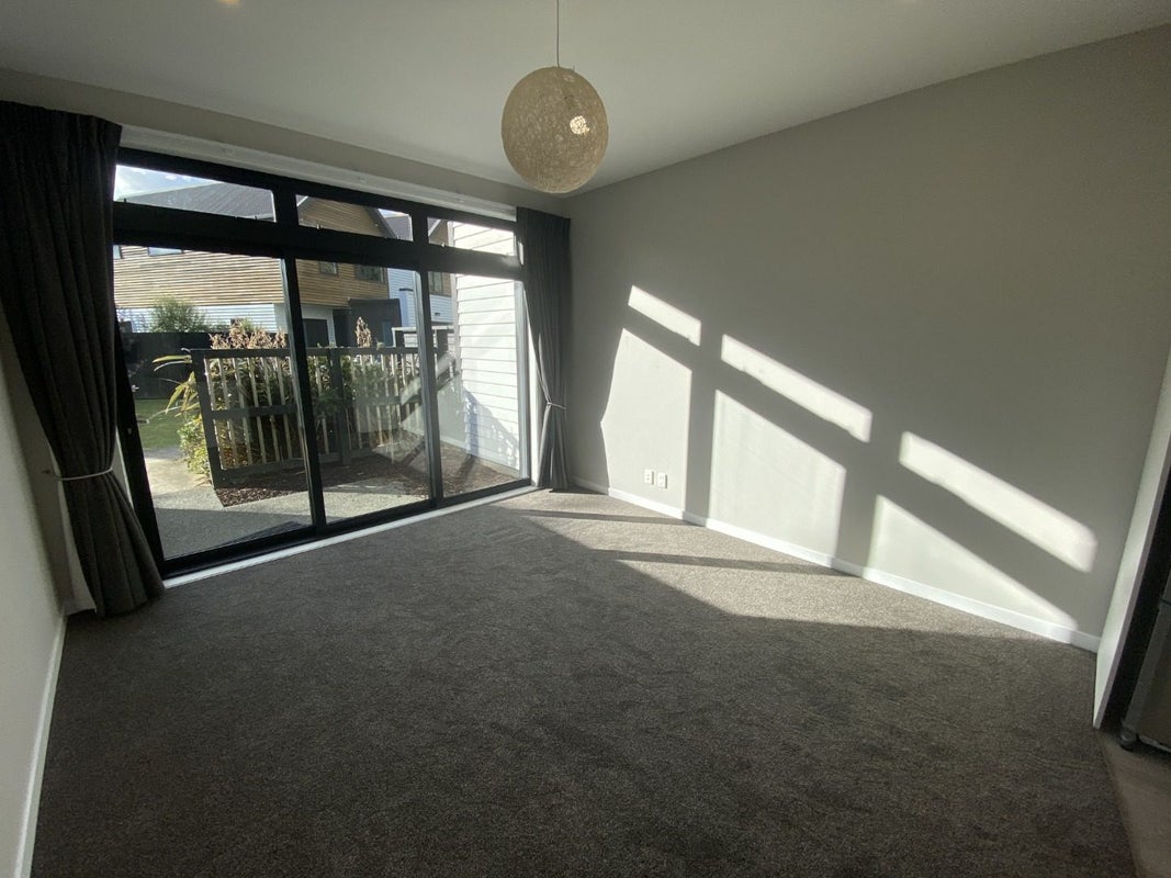 9 Glen Evans Crescent, Fairfield, Lower Hutt - Carousel 2