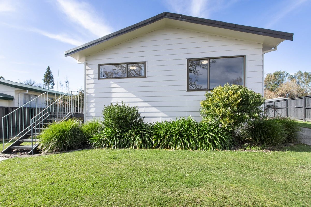 45 Exeter Street, Glenview, Hamilton - Carousel 2