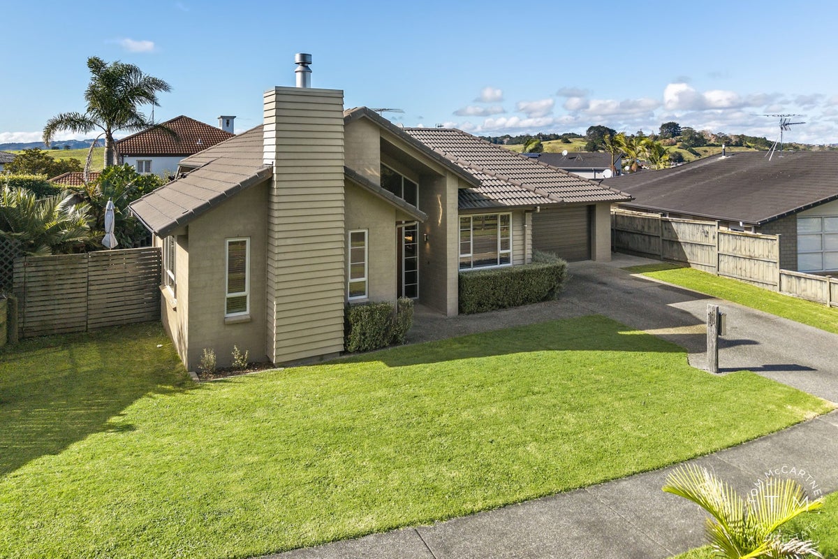 13 Kenley Heights, Flat Bush, Auckland - Carousel 2