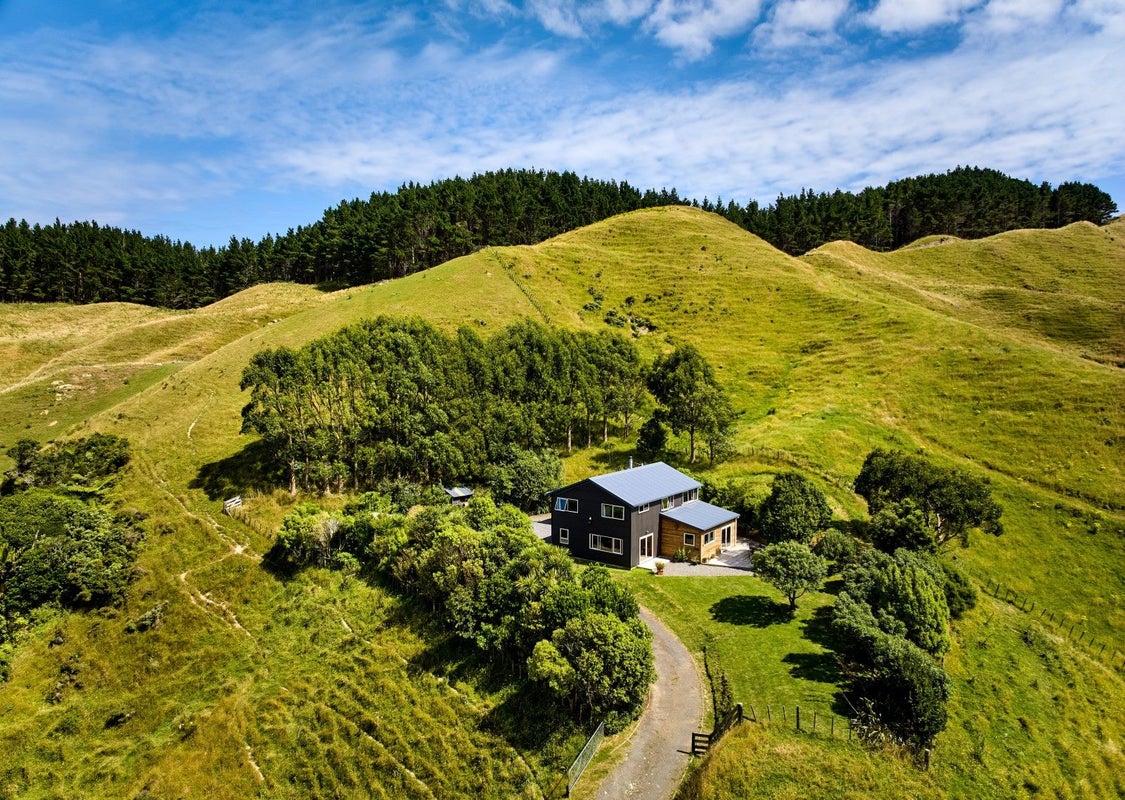 343 Takapu Road, Takapu Valley, Wellington - Carousel 2