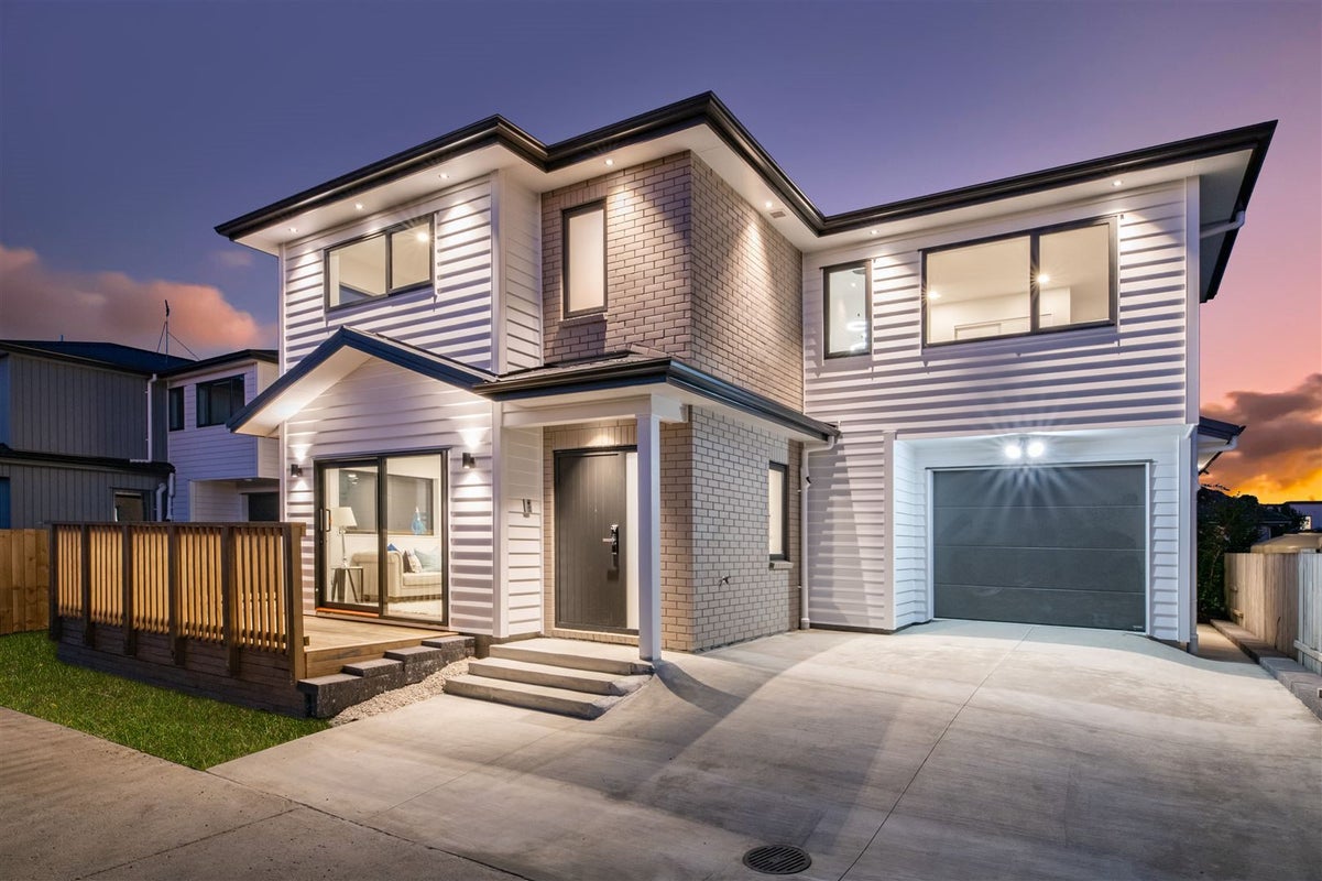 9B Edwards Avenue, Henderson, Auckland - Carousel 1