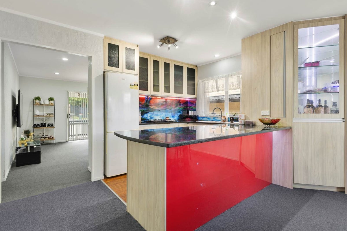 2 Bill Phillip Place, Clendon Park, Auckland - Carousel 1