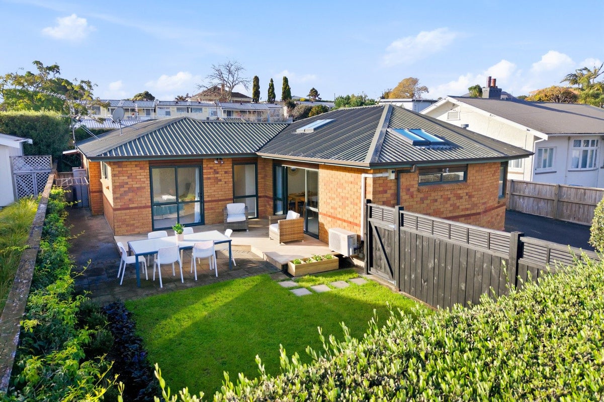 40 Kings Road, Mount Roskill, Auckland - Carousel 1