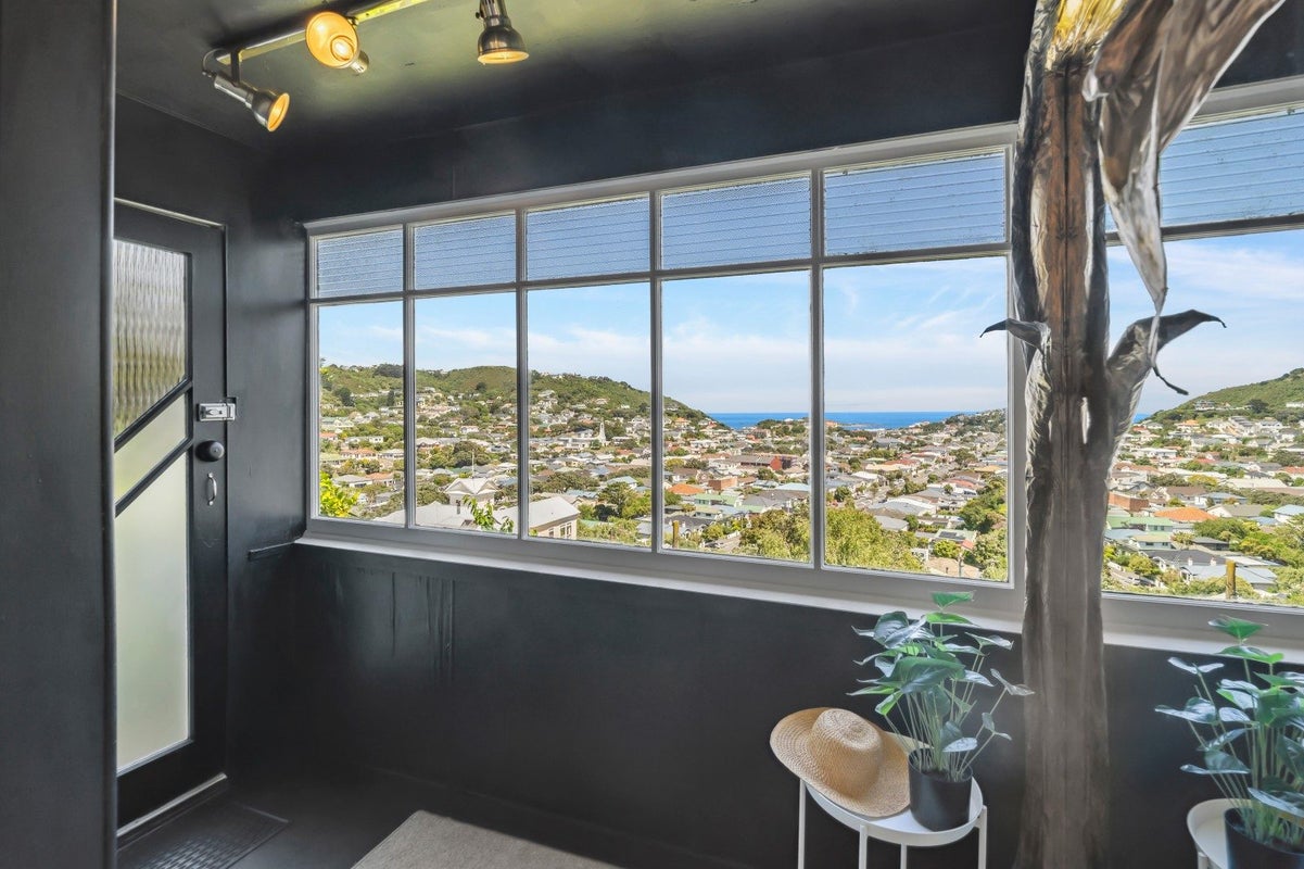 11 Aranoni Street, Island Bay, Wellington - Carousel 2