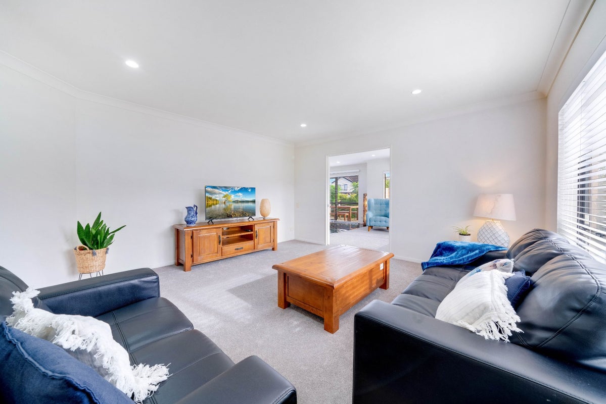 71 Baverstock Road, Flat Bush, Auckland - Carousel 2
