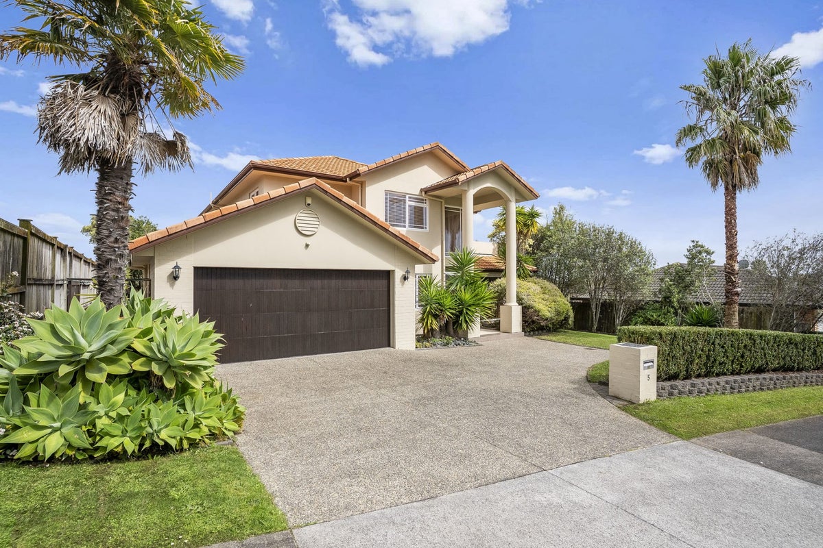 5 Dunvegan Rise, East Tamaki Heights, Auckland - Carousel 1