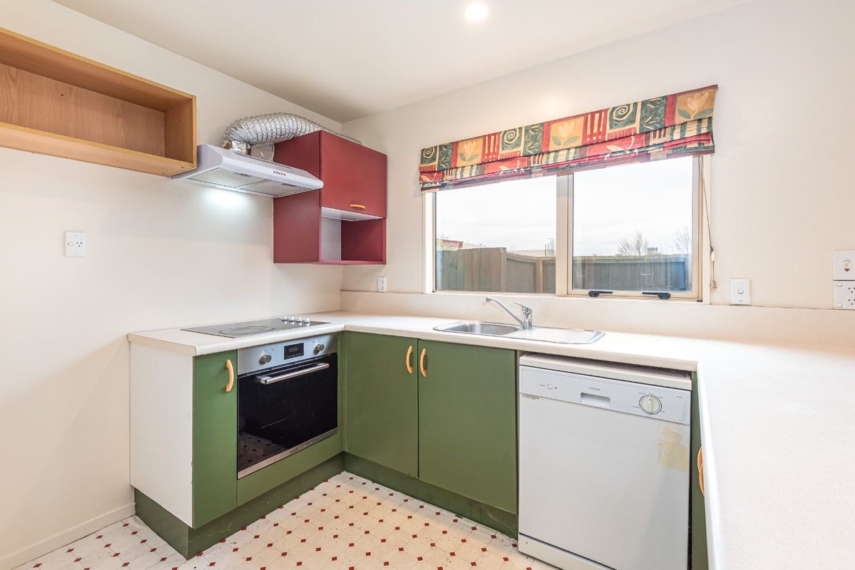 4/17 Longley Place, Addington, Christchurch - Carousel 2