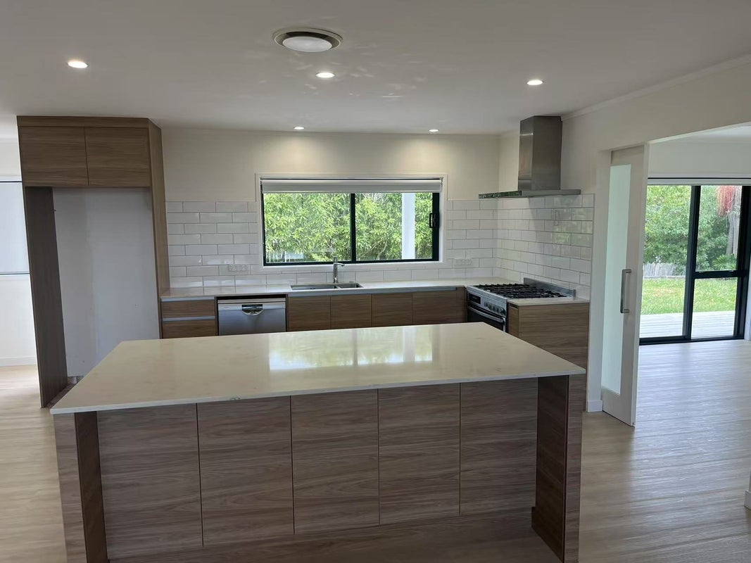 9 Malloy Place, Eastern Beach, Auckland - Carousel 2