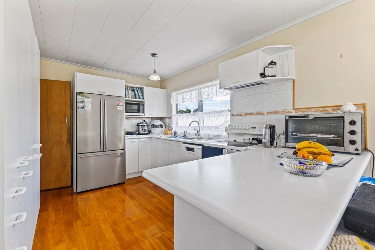 24 Hyde Street, Manurewa East, Auckland - Carousel 1