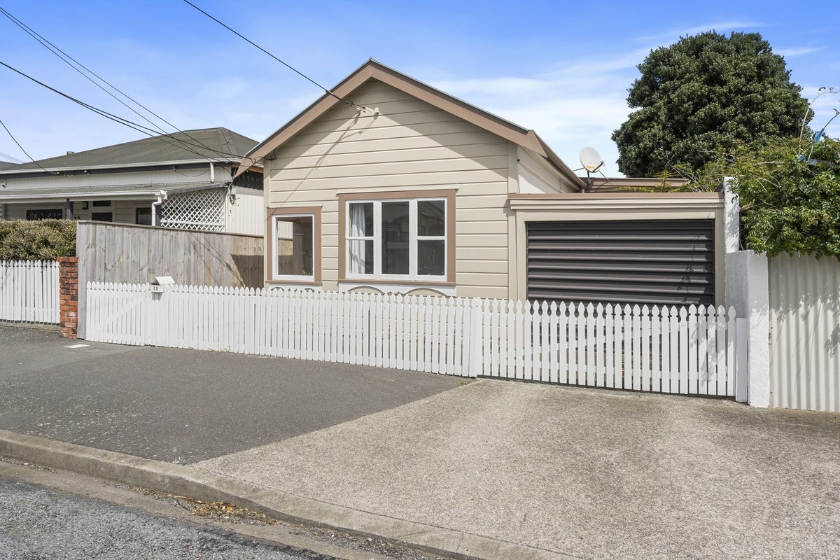 20 Adelaide Street, Petone, Lower Hutt - Carousel 1