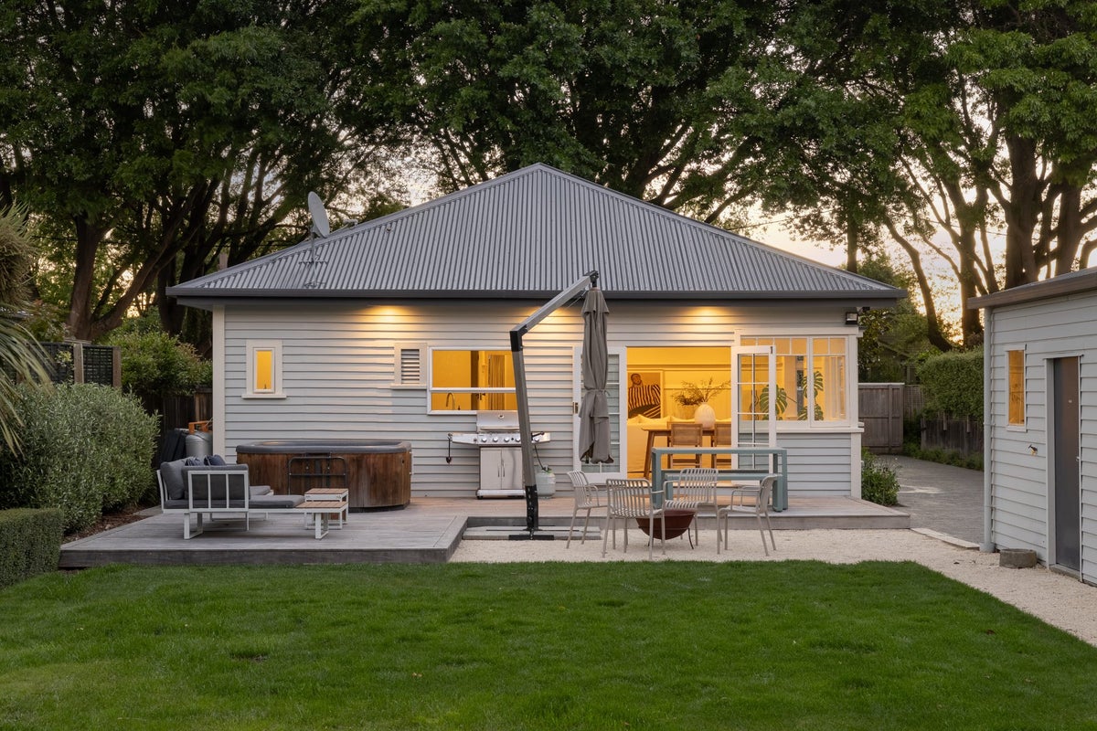74 Severn Street, St Albans, Christchurch - Carousel 2