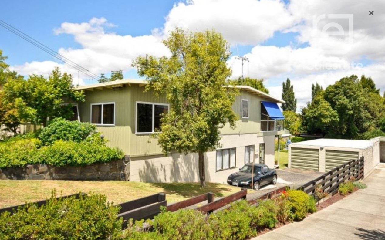 19 Queenwood Avenue, Queenwood, Hamilton - Carousel 1