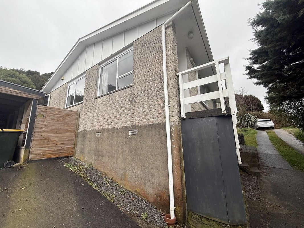 1/6 Naseby Grove, Wainuiomata, Lower Hutt - Carousel 2