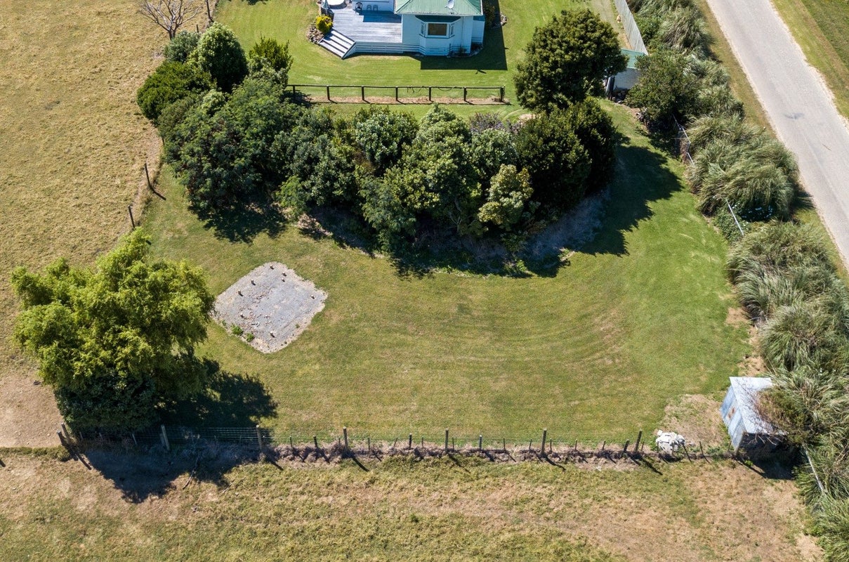35 North Manakau Road, Manakau, Levin - Carousel 45