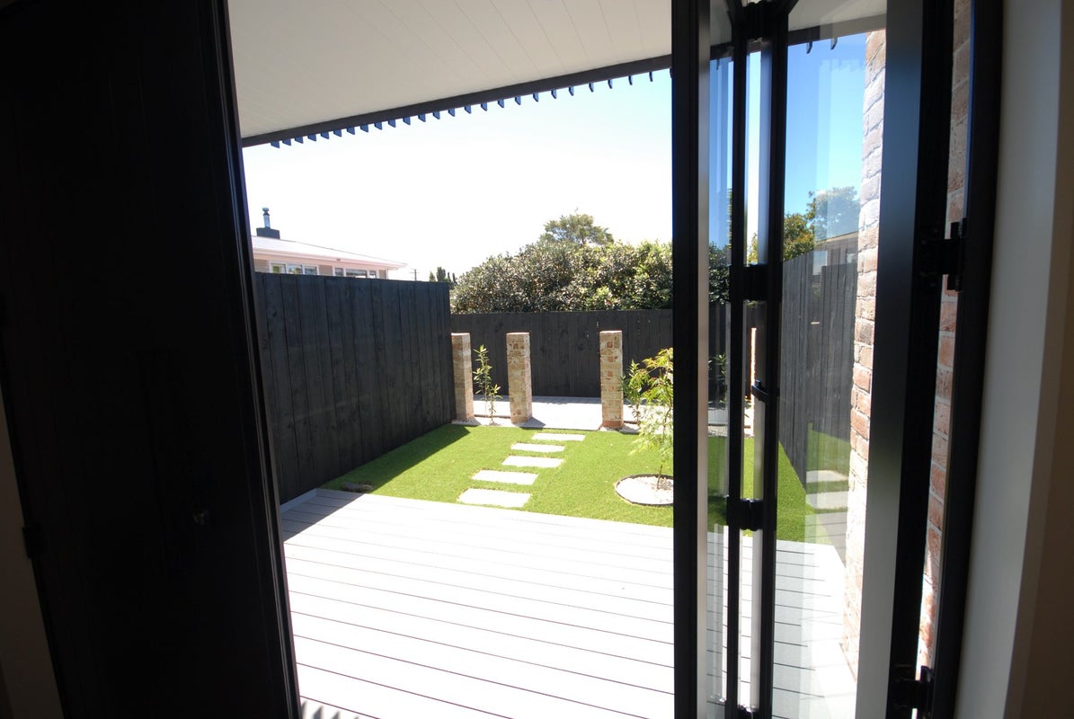 3/139 Tirimoana Road, Te Atatu South, Auckland - Carousel 2