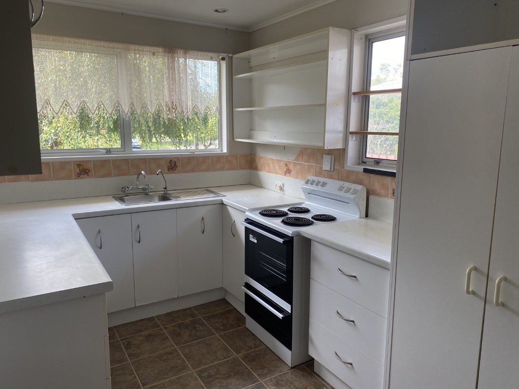 52 California Drive, Totara Park, Upper Hutt - Carousel 2